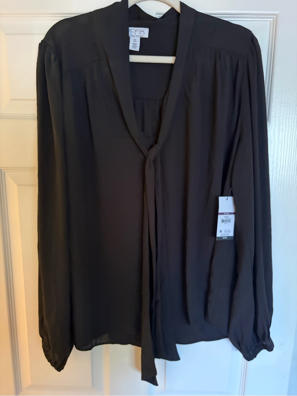 sofia by sofia vergara Black Long-Sleeve Tie-Neck Blouse